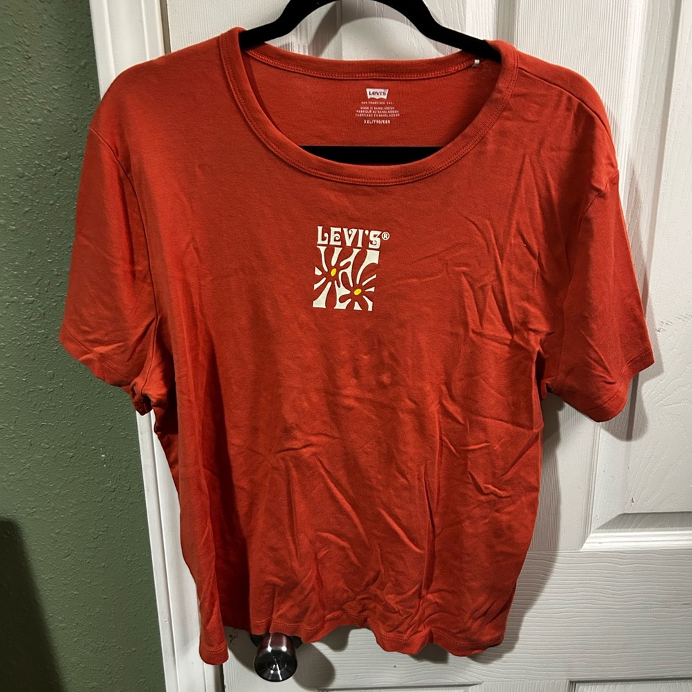 🍂T.127 - Levi's Graphic Tee